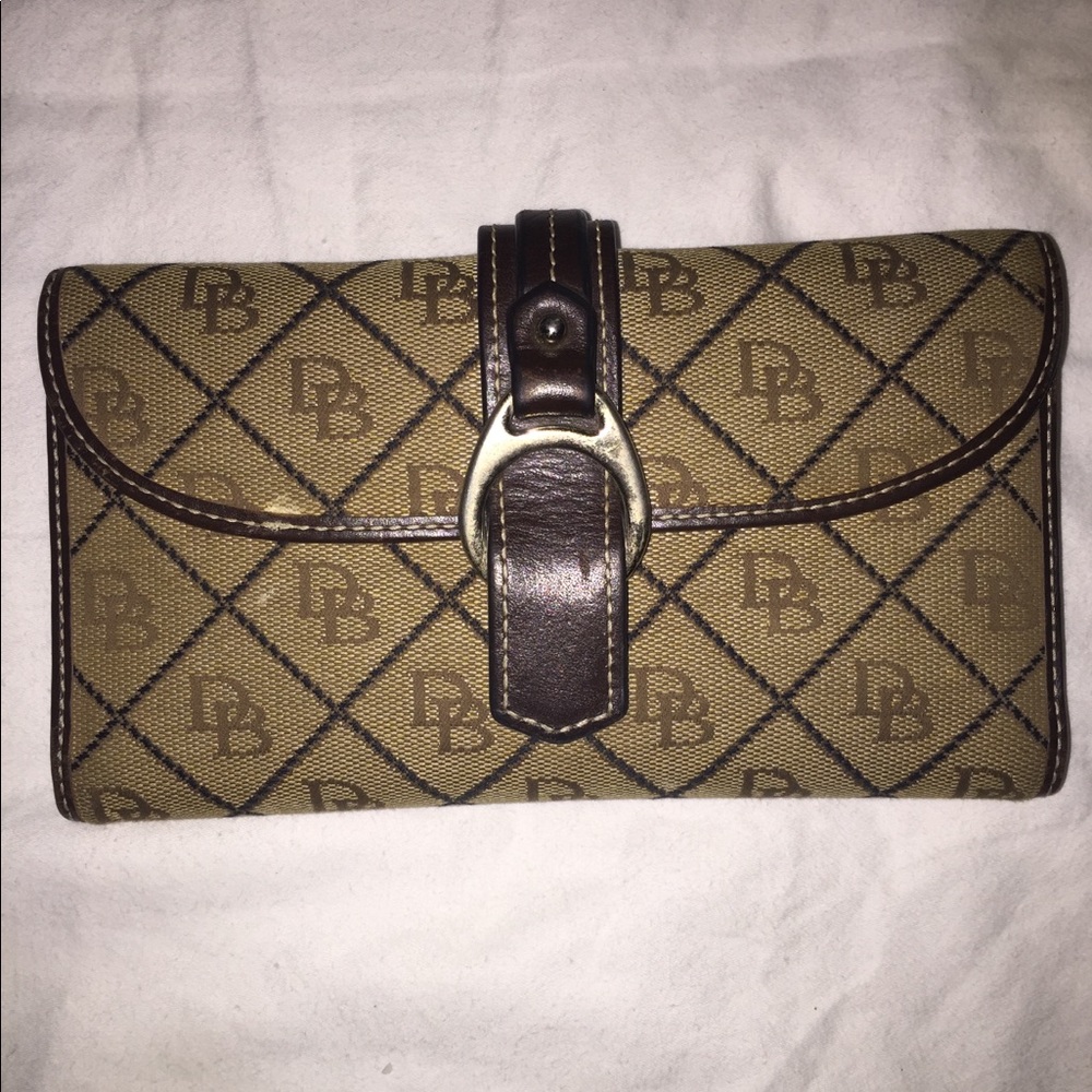 Dooney and Bourke wallet *SOLD